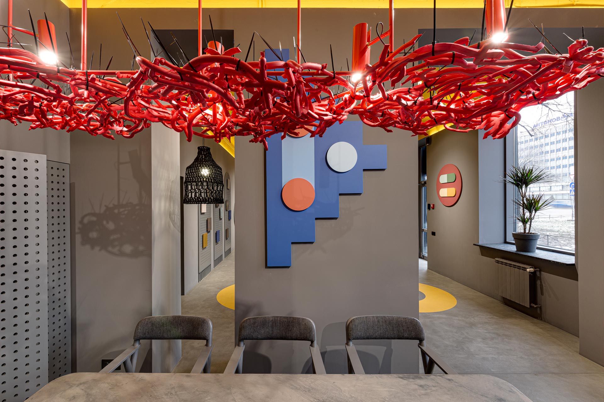 интерьер для офиса фирмы красок и цветных бетонов