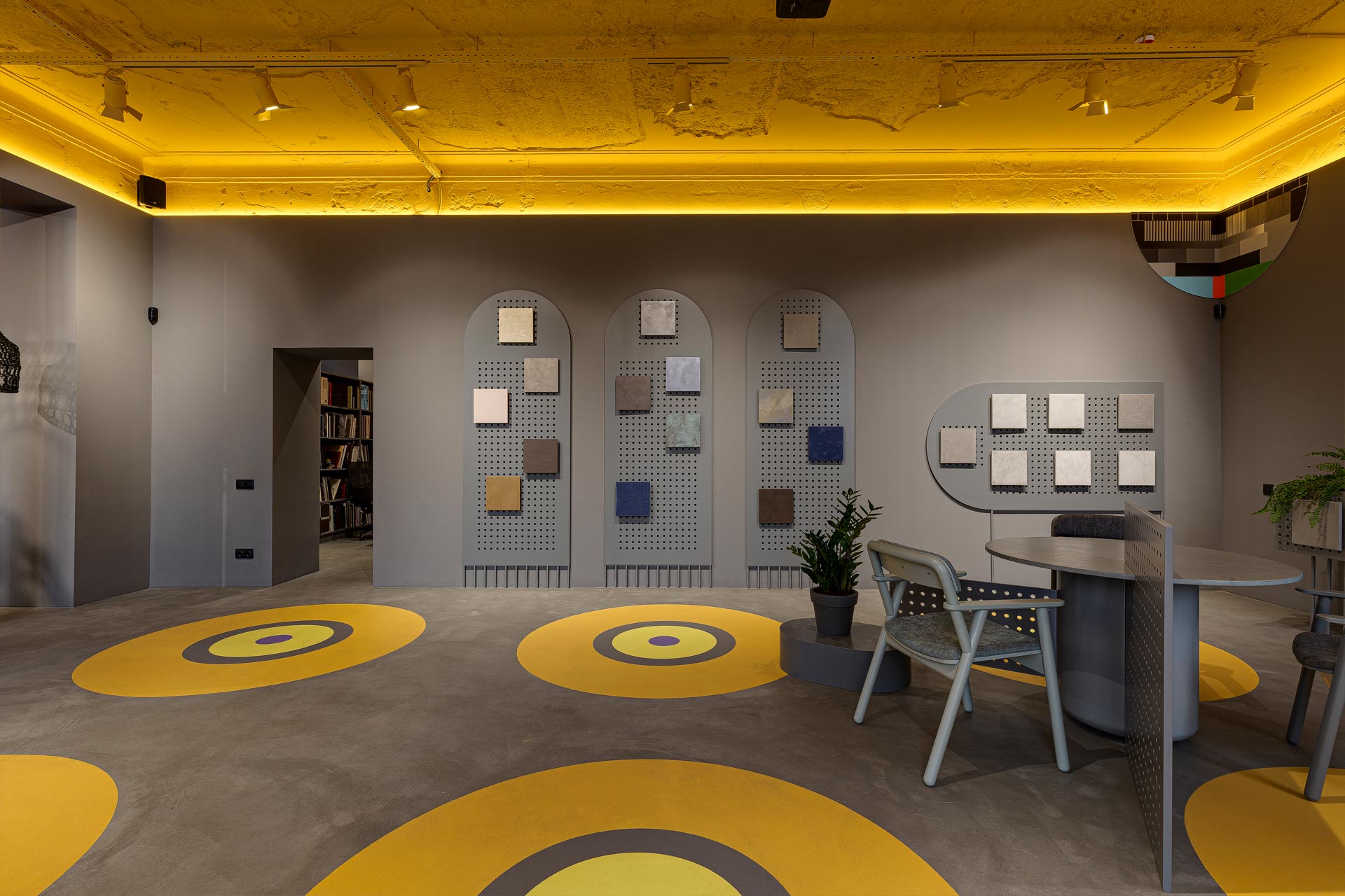 интерьер для офиса фирмы красок и цветных бетонов