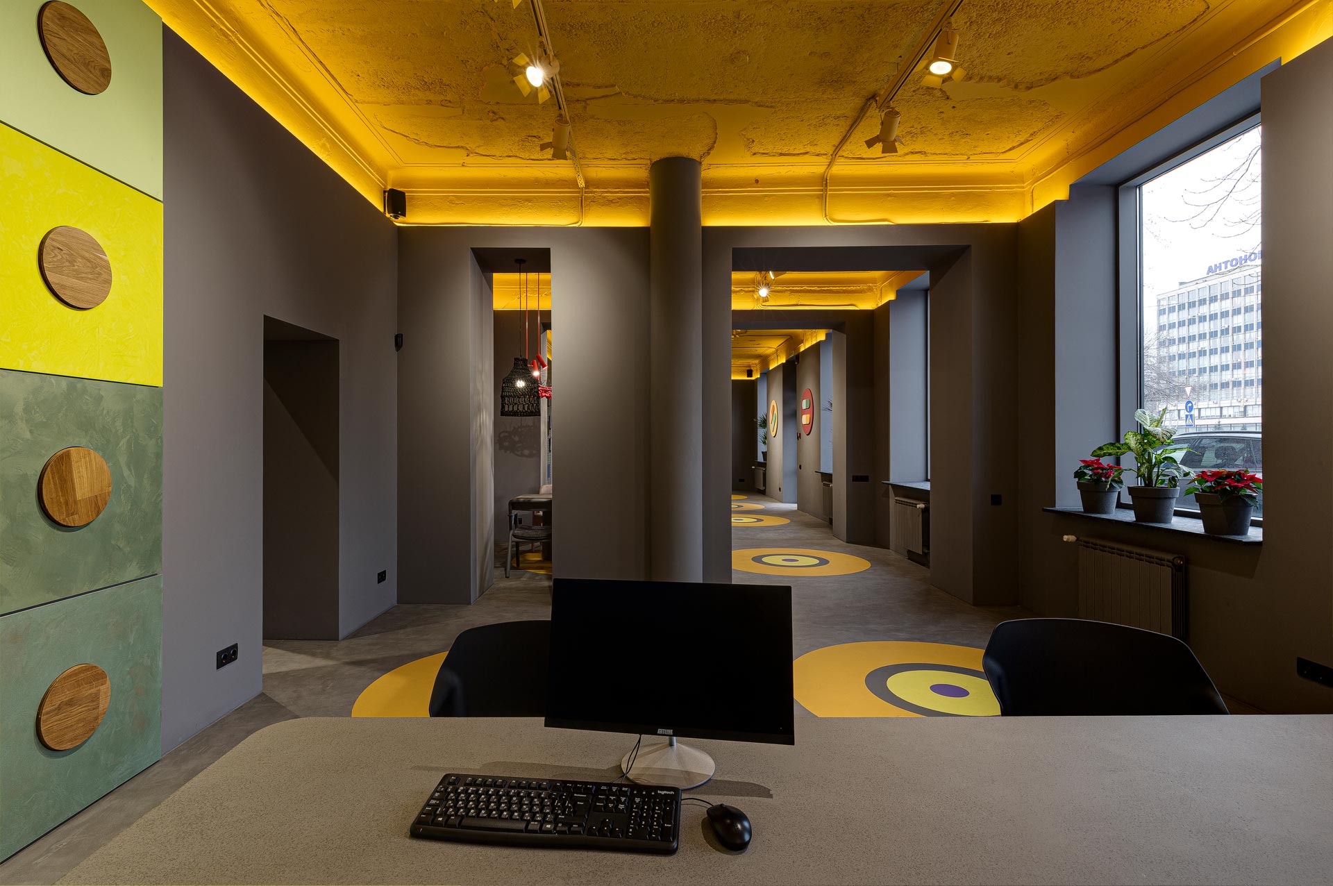 интерьер для офиса фирмы красок и цветных бетонов