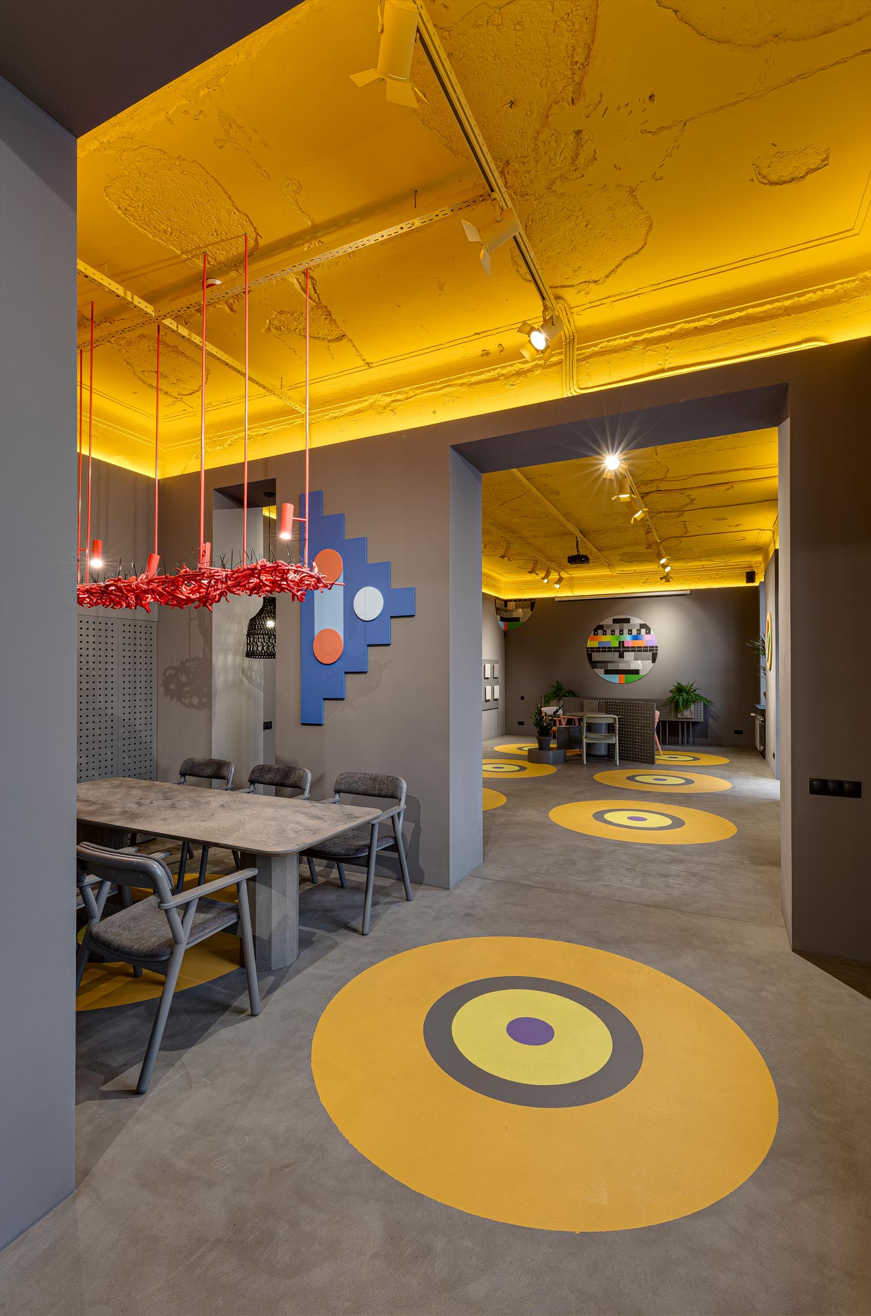 интерьер для офиса фирмы красок и цветных бетонов